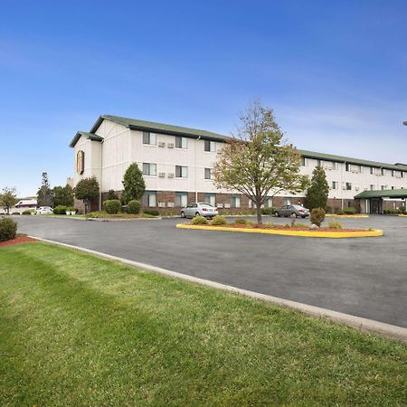 Готель Super 8 By Wyndham Milwaukee Airport Екстер'єр фото