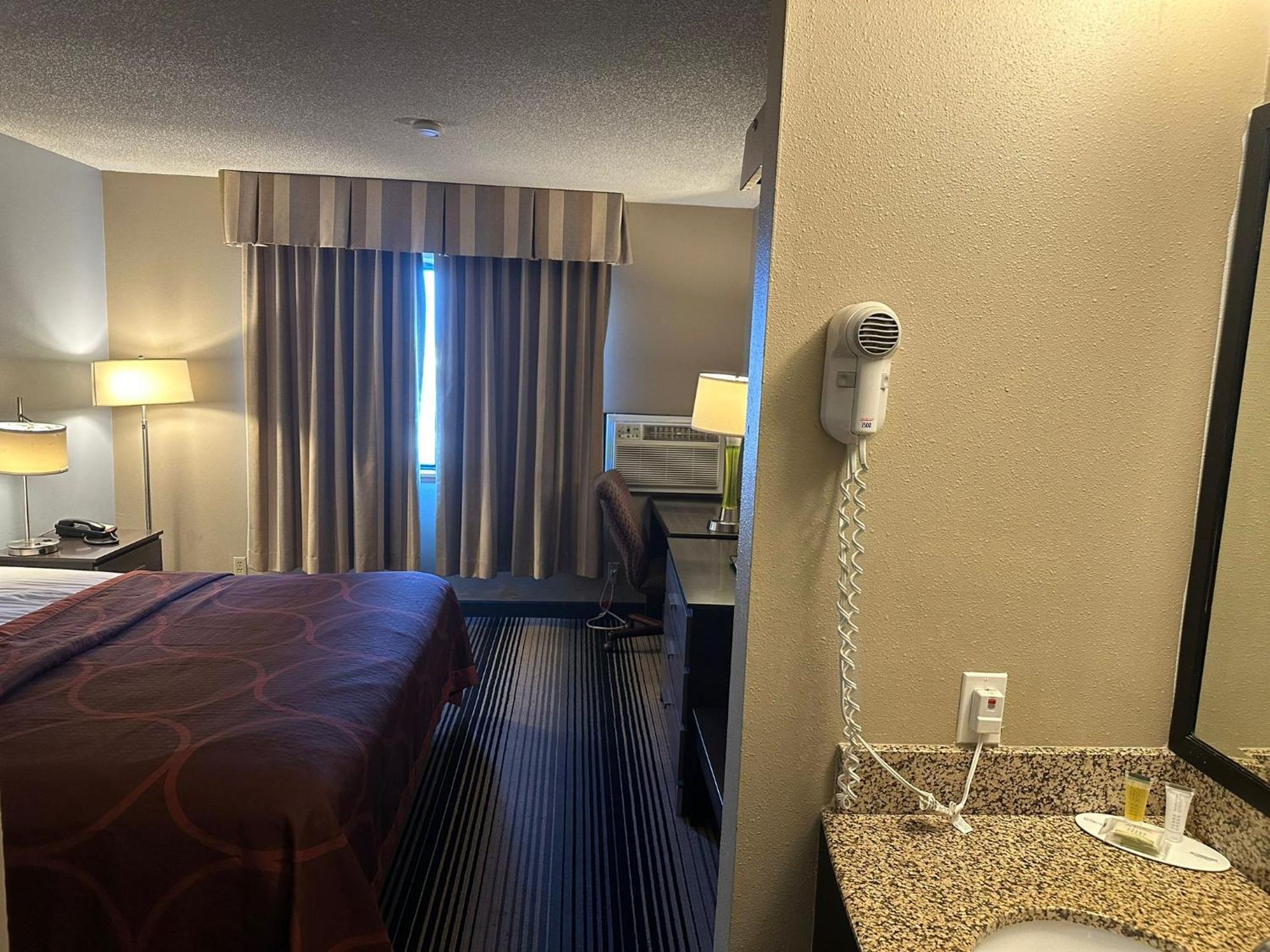 Готель Super 8 By Wyndham Milwaukee Airport Екстер'єр фото
